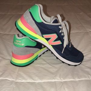 New balance tennis shoes